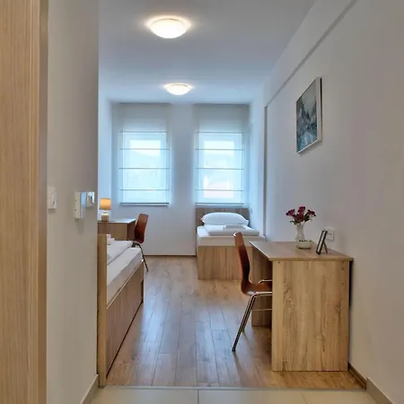 Alojamento de Acomodação e Pequeno-almoço Dompes 4*